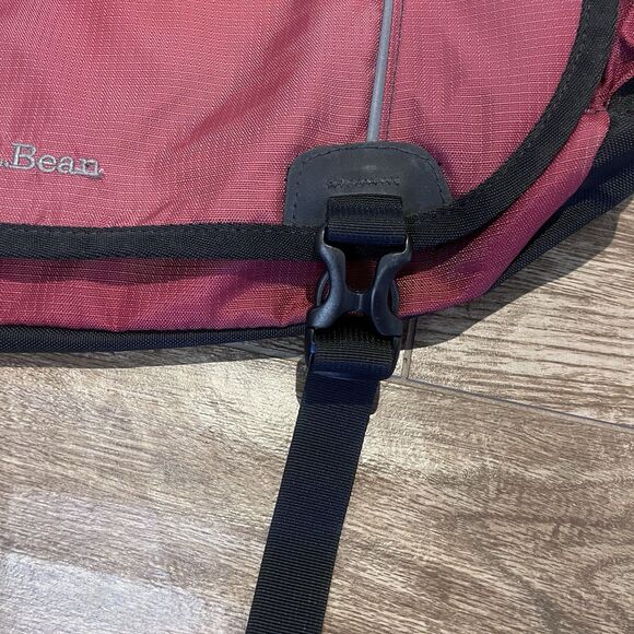 LL Bean Messenger Bag Nylon Burgundy Carryon Zipper Expandable Travel Laptop - Picture 5 of 16